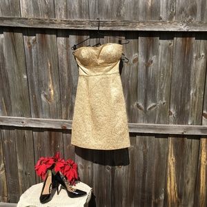 MAX & CLEO STRAPLESS DRESS IN GOLD COLOR SMALL